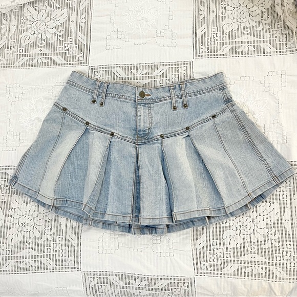 Mudd Dresses & Skirts - vintage y2k mudd denim pleated mini skirt